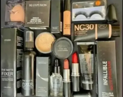 Face Makeup Combo (Fixer | Essential Oil| Loose Powder | Concealer | Lipstick | Eyelashes | Blender Puff | Inflable Primer| Foundation | Makeup Combo |